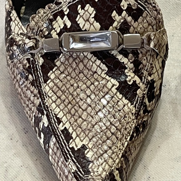 Stuart Weitzman Snake skin mule heel shoe with Jewel detail - Picture 2 of 5